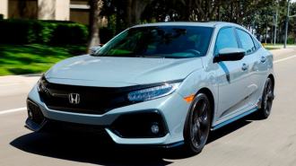 01-2017-honda-civic-hatch-comparo.jpg