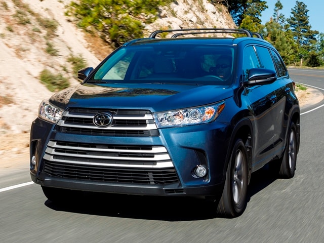 01 2017 Toyota Highlander Comparo
