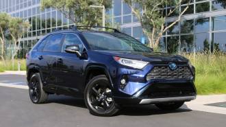 h01-2019-toyota-RAV4-kbb.JPG