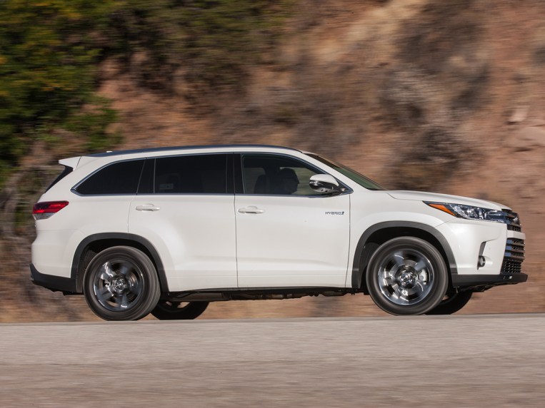 25 Most Fuel-Efficient SUVs | Kelley Blue Book