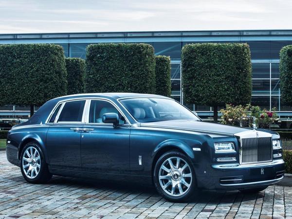 02 2016 Rolls Royce Phantom Limousine
