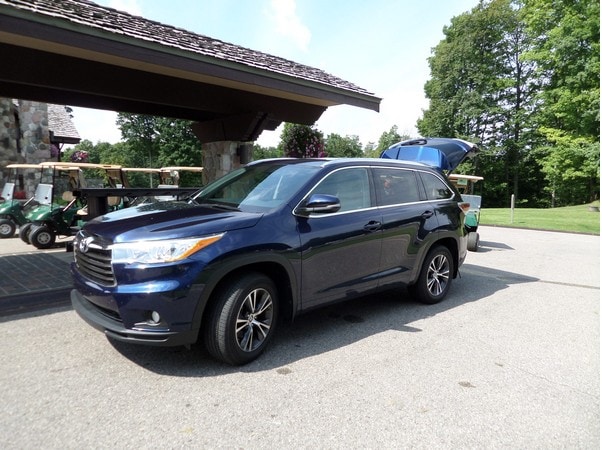 02 2016 Toyota Highlander Driving And Putting