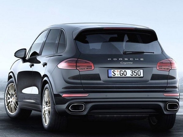 02 2017 Porsche Cayenne Platinum Edition
