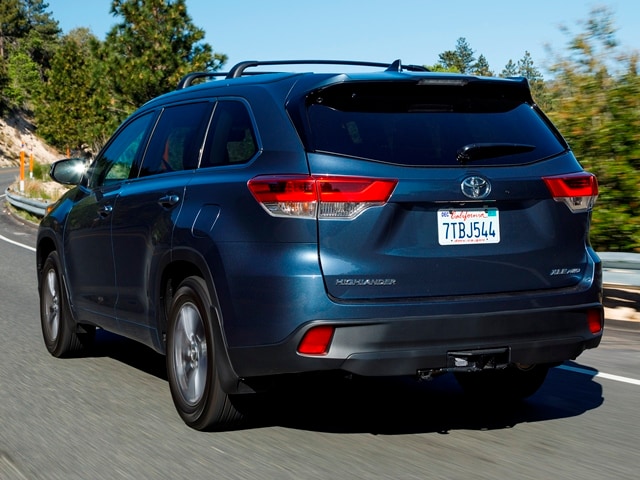 02 2017 Toyota Highlander Comparo