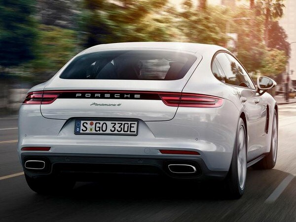 02 2018 Panamera 4 E Hybrid