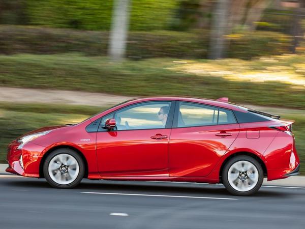 02 2106 Toyota Prius Crash Test