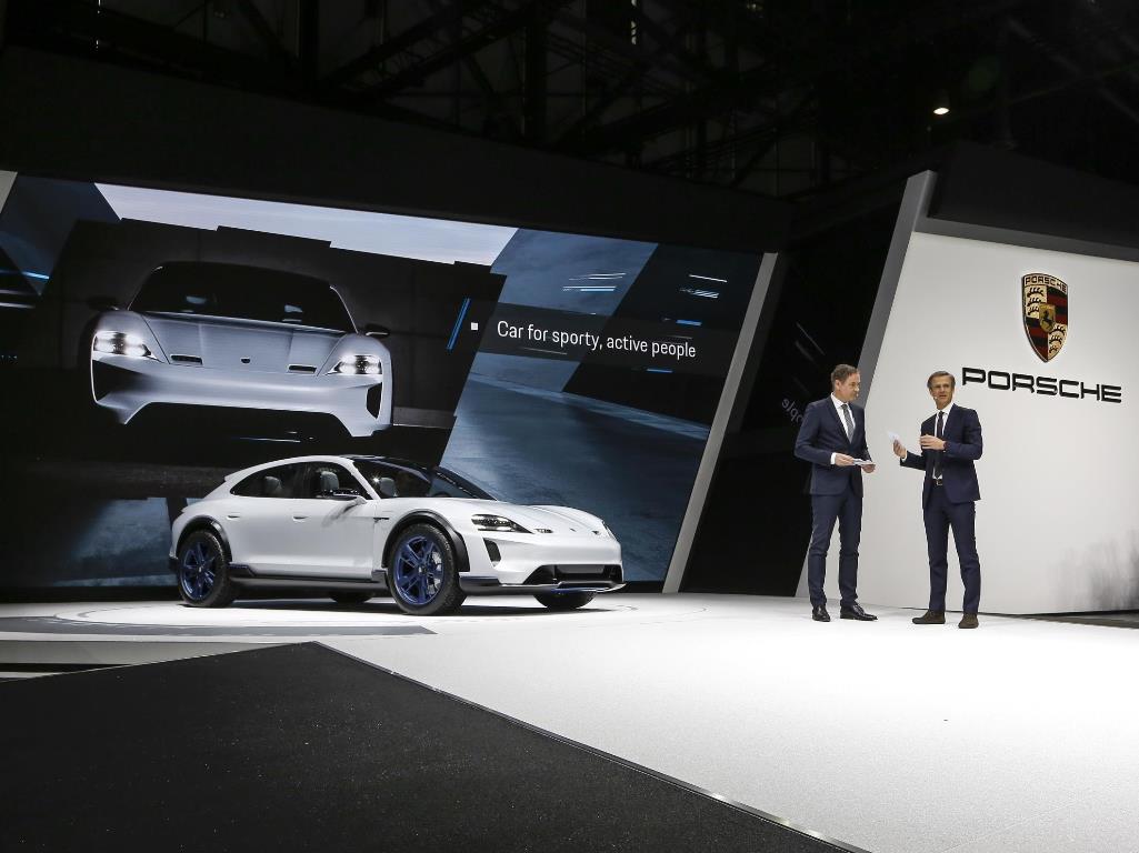 02 Porsche Mission E Cross Turismo Geneva