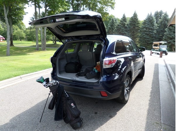03 2016 Toyota Highlander Driving And Putting