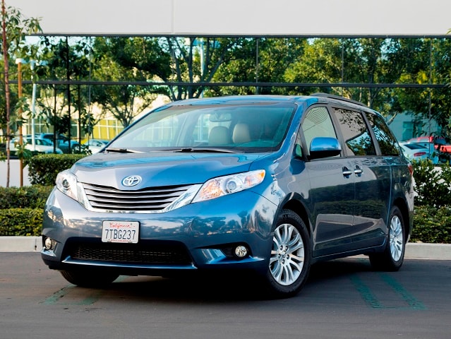 03 2017 Toyota Sienna FC