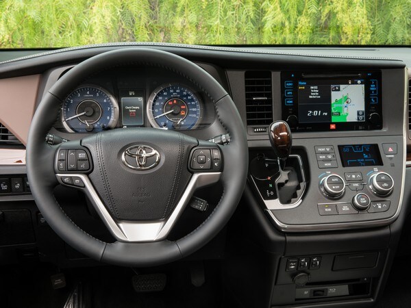 03 2017 Toyota Sienna
