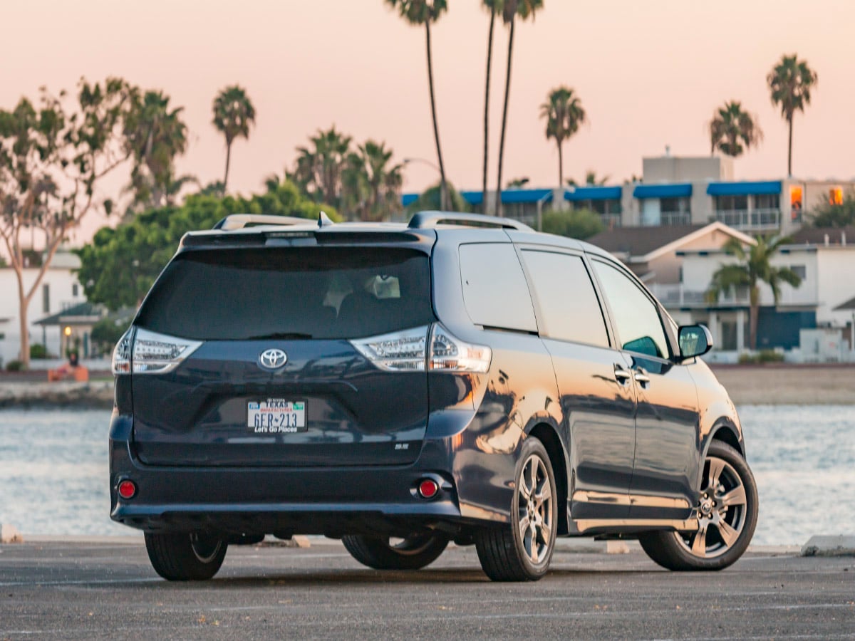 03 2018 Toyota Sienna SE Exterior KBB