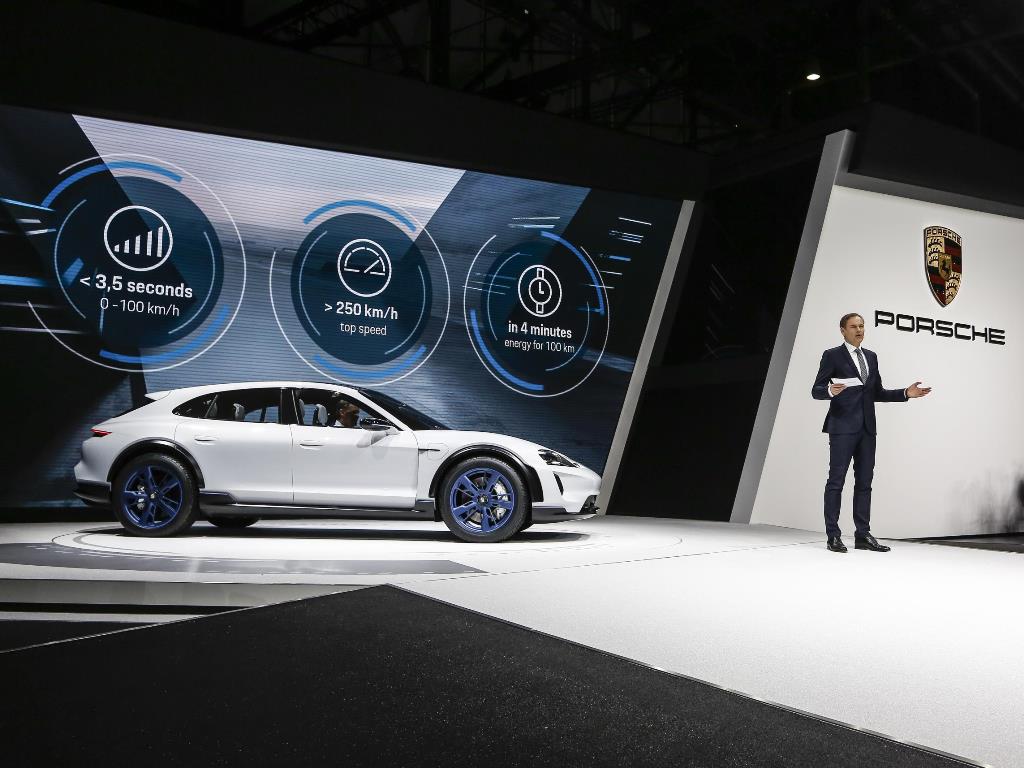 03 Porsche Mission E Cross Turismo Geneva
