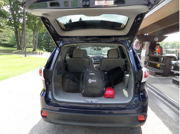 04 2016 Toyota Highlander Driving And Putting