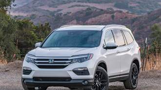 04-2017-Honda-Pilot-Exterior-KBB.jpg