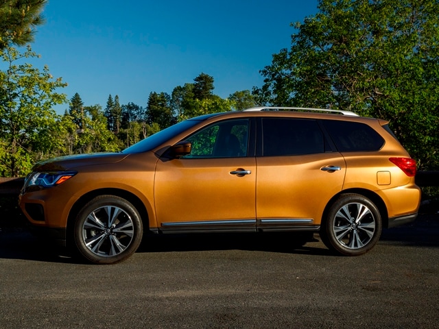 04 2017 Nissan Pathfinder Comparo