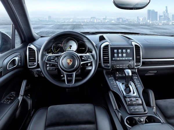 04 2017 Porsche Cayenne Platinum Edition (2)