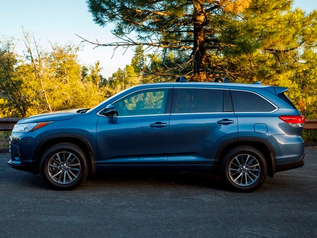 04 2017 Toyota Highlander Comparo