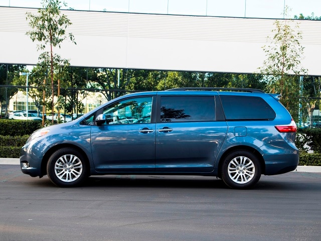 04 2017 Toyota Sienna FC
