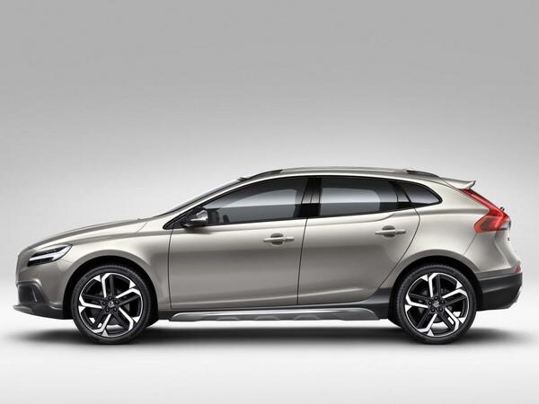 04 2017 Volvo V40 Cross Country