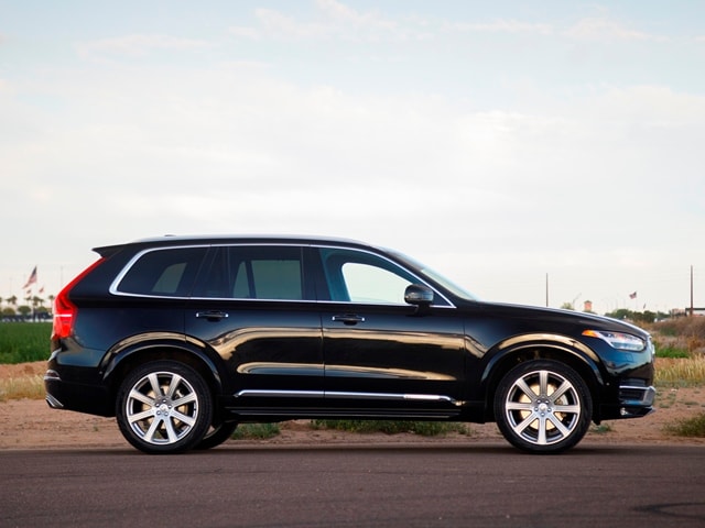 04 2017 Volvo Xc90 Comparo