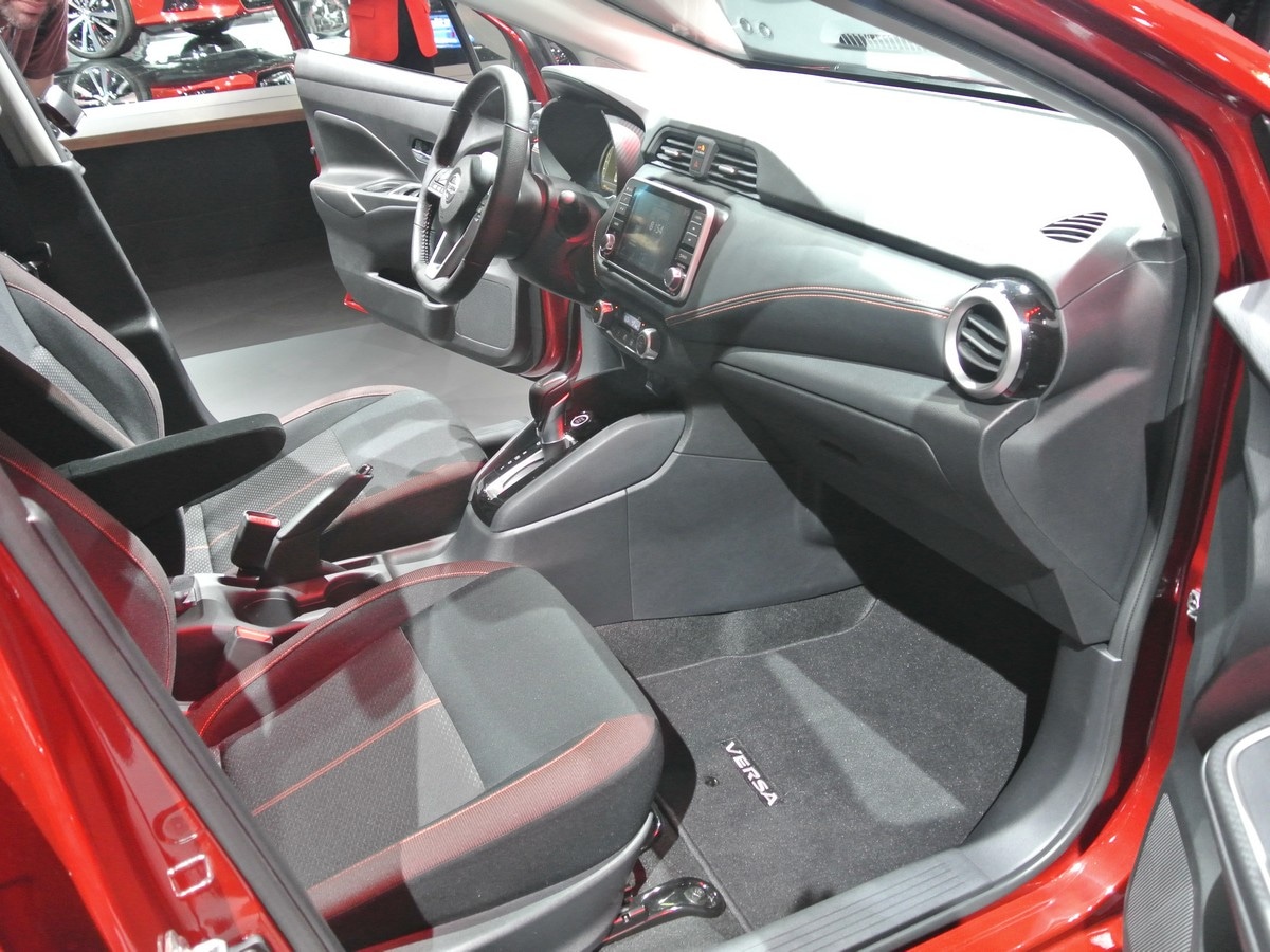 04 2020 Nissan Versa Live