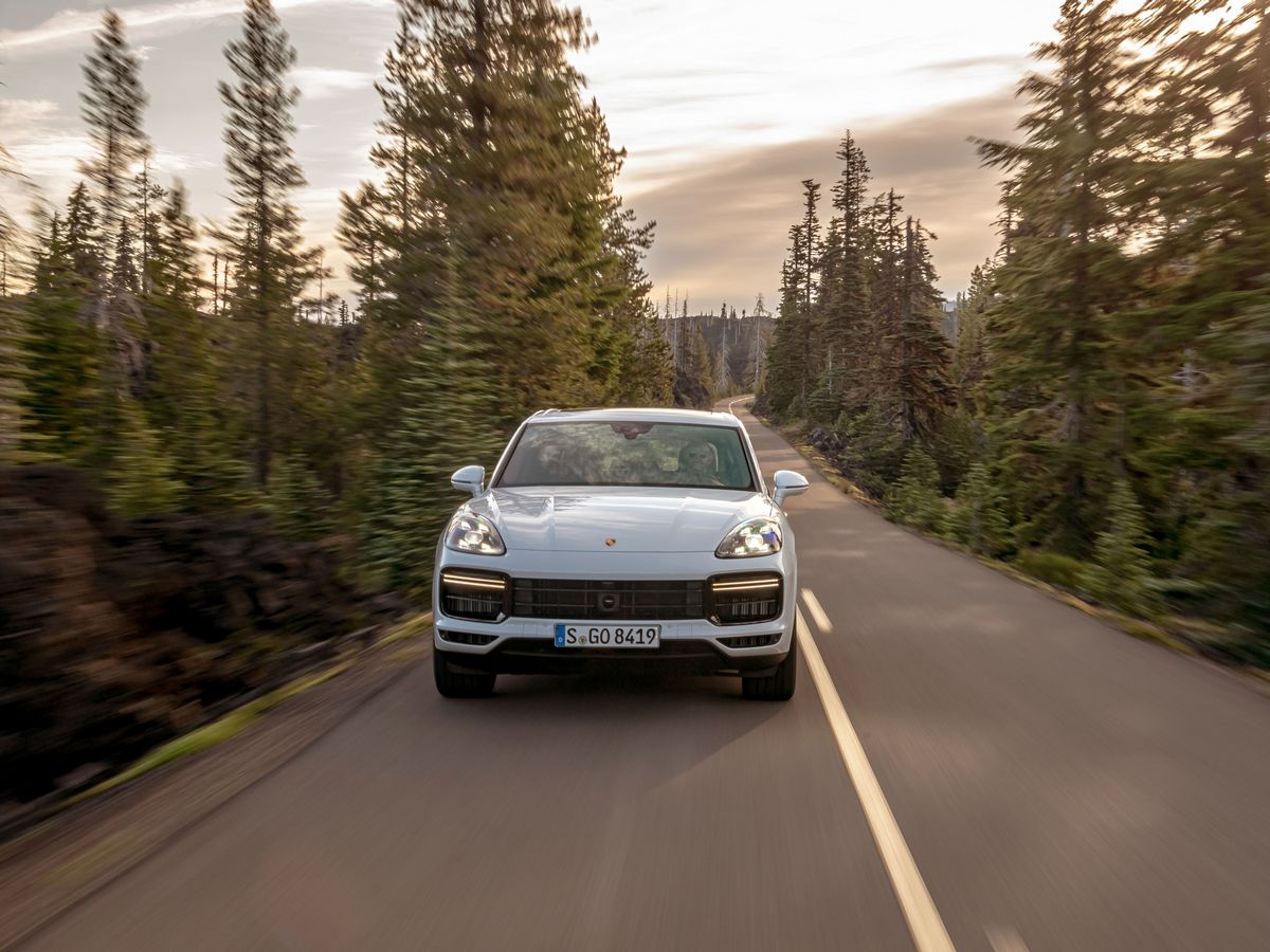 04 2020 Porsche Cayenne Turbo S Ehybrid