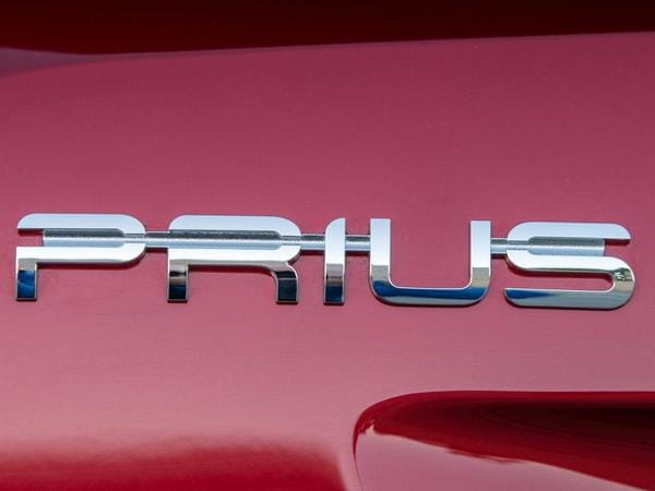 04 2106 Toyota Prius Crash Test