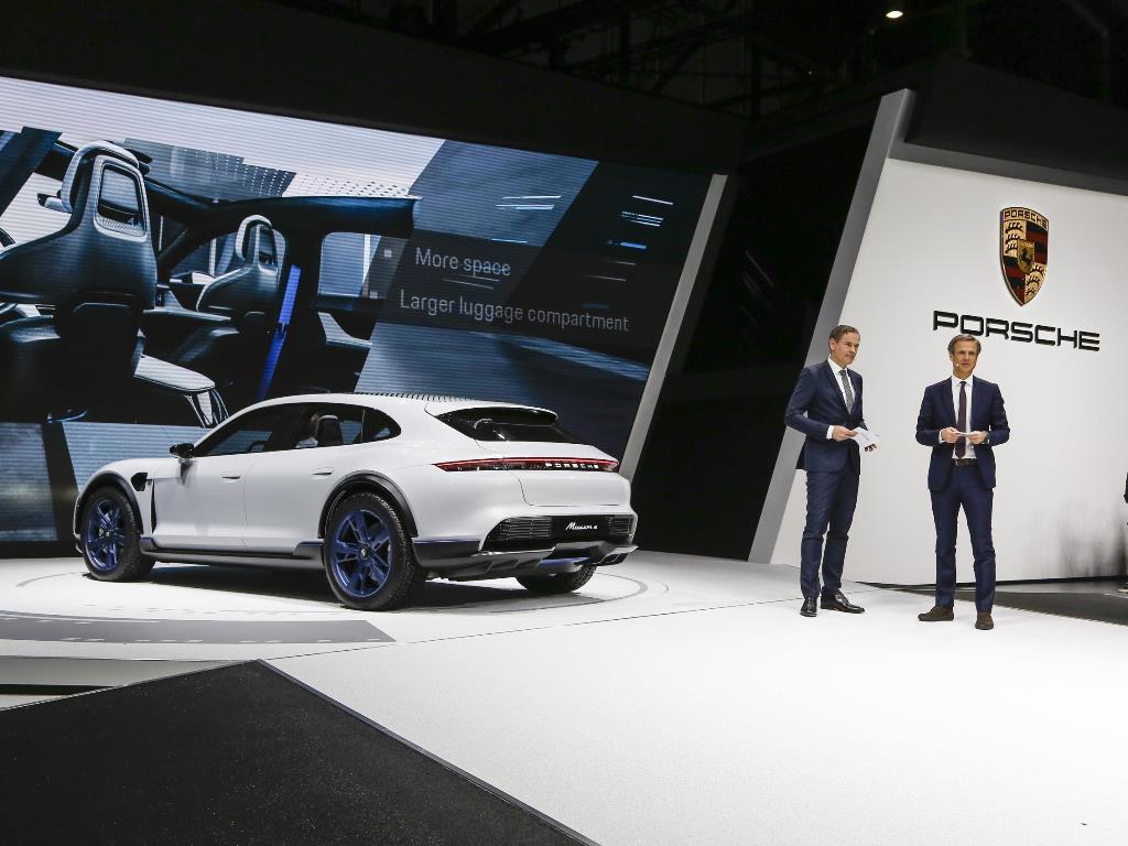 04 Porsche Mission E Cross Turismo Geneva