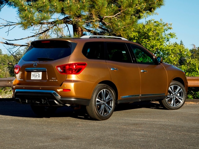 05 2017 Nissan Pathfinder Comparo