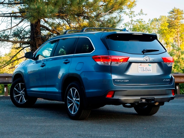 05 2017 Toyota Highlander Comparo