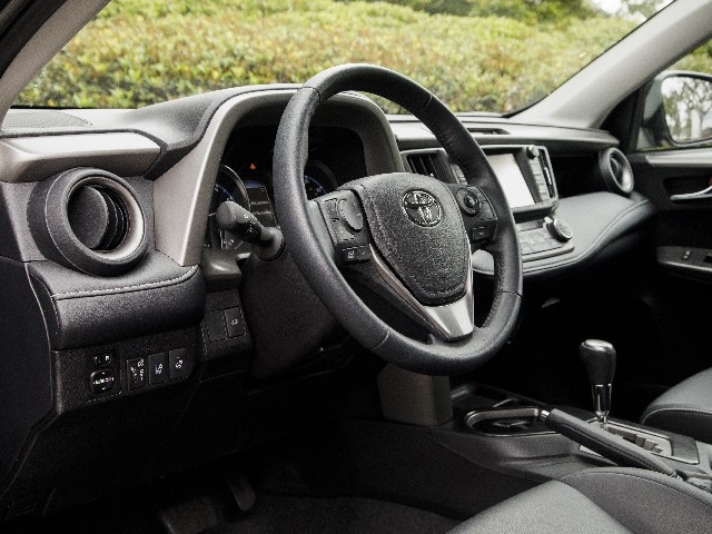05 2017 Toyota Rav4 Comparo