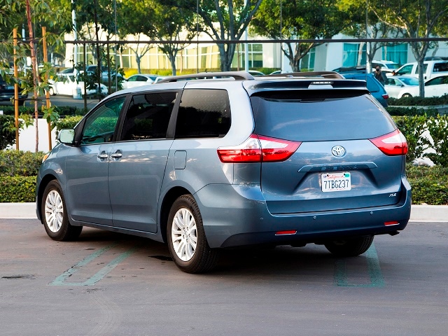 05 2017 Toyota Sienna FC