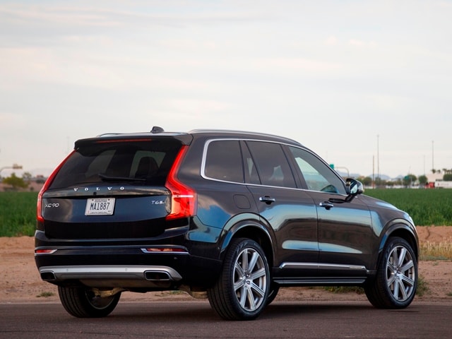 05 2017 Volvo Xc90 Comparo