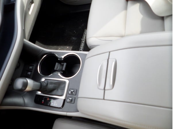 06 2016 Toyota Highlander Driving And Putting