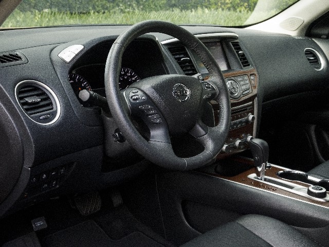 06 2017 Nissan Pathfinder Comparo