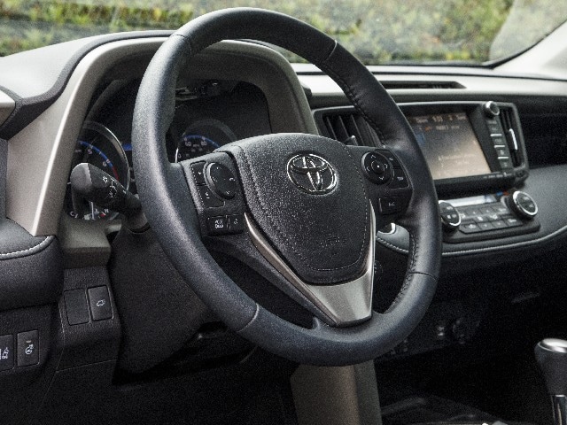 06 2017 Toyota Rav4 Comparo