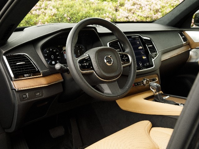 06 2017 Volvo Xc90 Comparo
