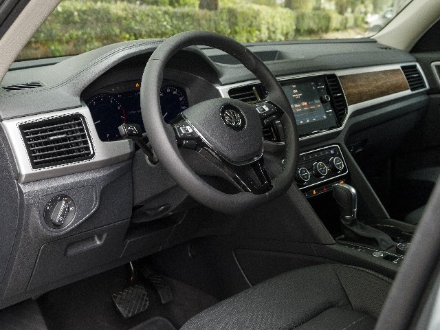 06 2018 Volkswagen Atlas Comparo