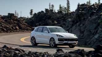 06-2020-porsche-cayenne-turbo-s-ehybrid.jpg