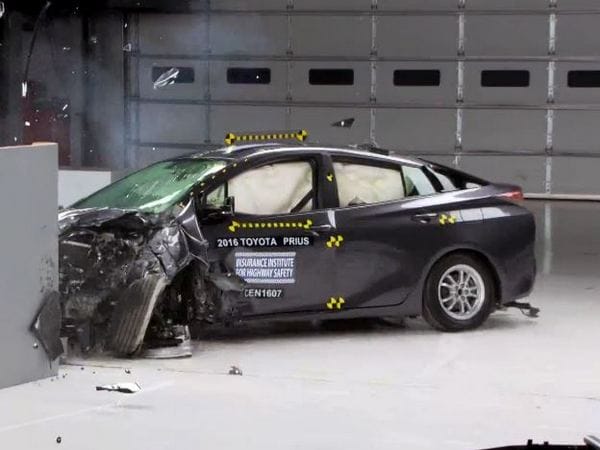 06 2106 Toyota Prius Crash Test