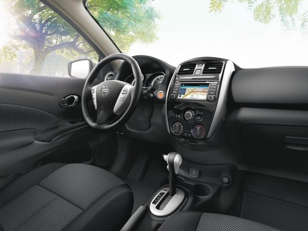 07 2017 Nissan Versa Sedan