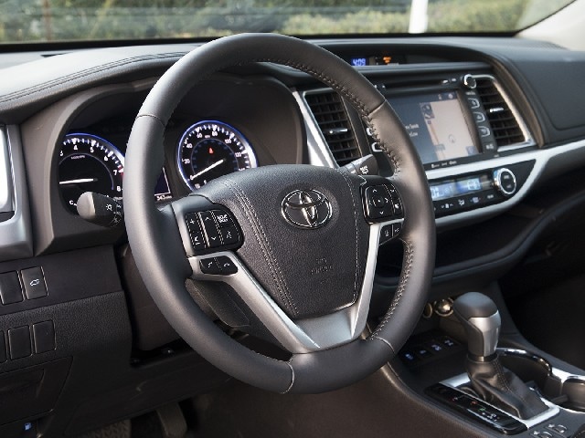 07 2017 Toyota Highlander Red FC