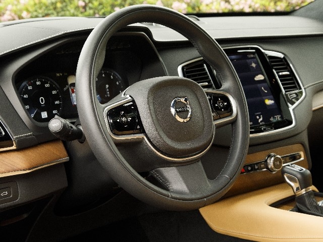07 2017 Volvo Xc90 Comparo