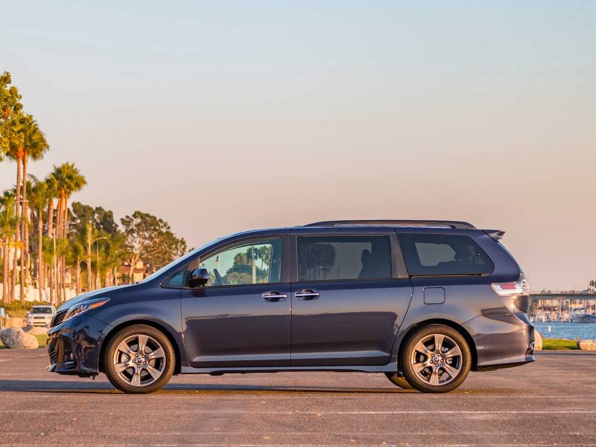 07 2018 Toyota Sienna SE Exterior KBB