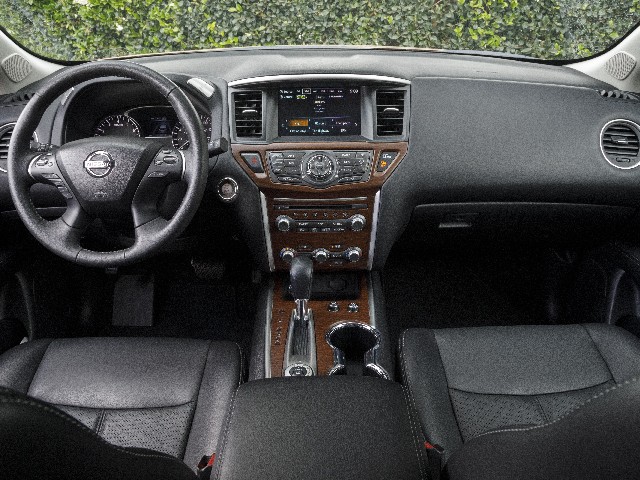 08 2017 Nissan Pathfinder Comparo