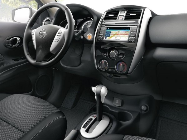 08 2017 Nissan Versa Sedan