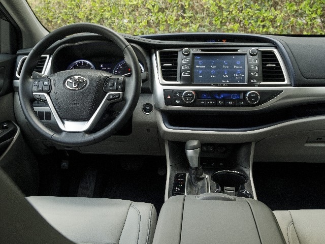 08 2017 Toyota Highlander Comparo