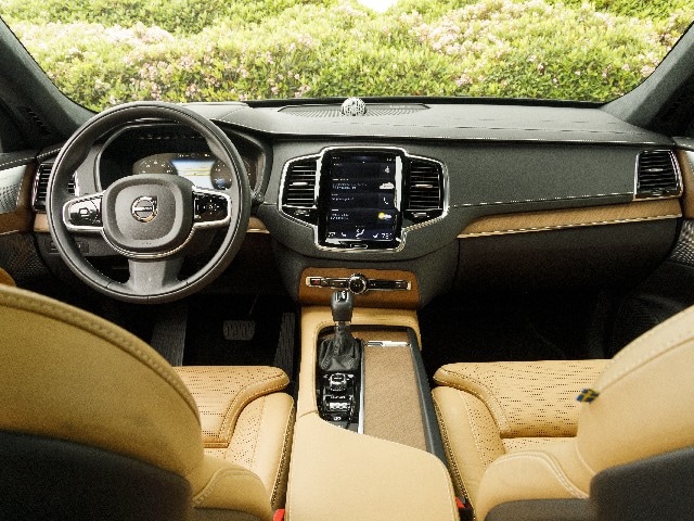 08 2017 Volvo Xc90 Comparo