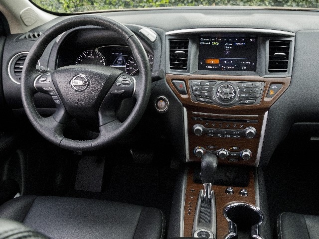 09 2017 Nissan Pathfinder Comparo