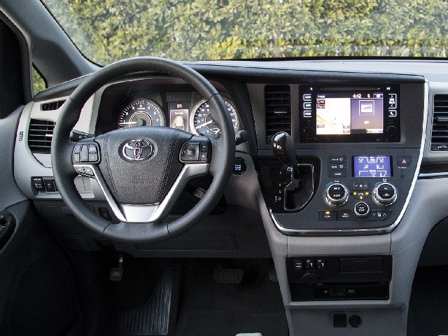 09 2017 Toyota Sienna FC